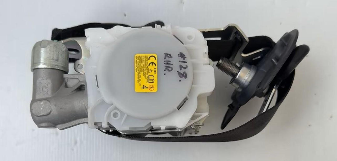 -
  
  Toyota
  Corolla
  Hybrid
  Right Rear Seat belt