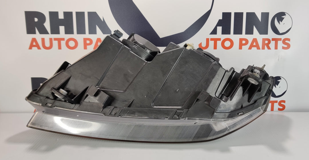 2006 -
  2010
  Holden
  Commodore
  VE
  Right Headlight
  TYC20B599