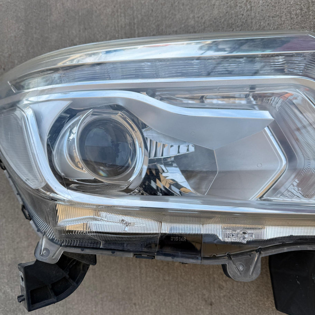 2015-2020 Nissan Navara - Right Headlight