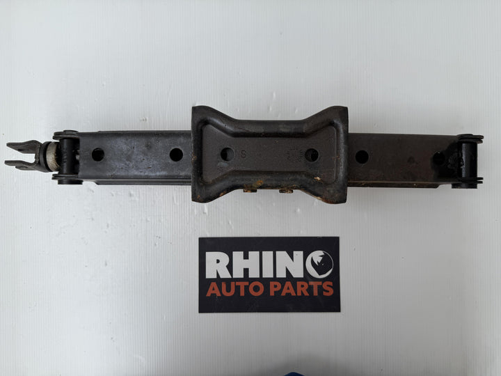 2015 -
  2021
  Nissan
  Navara
  ST
  Jack