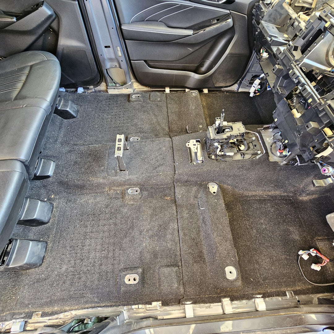 2022 Isuzu MU-X - Carpet