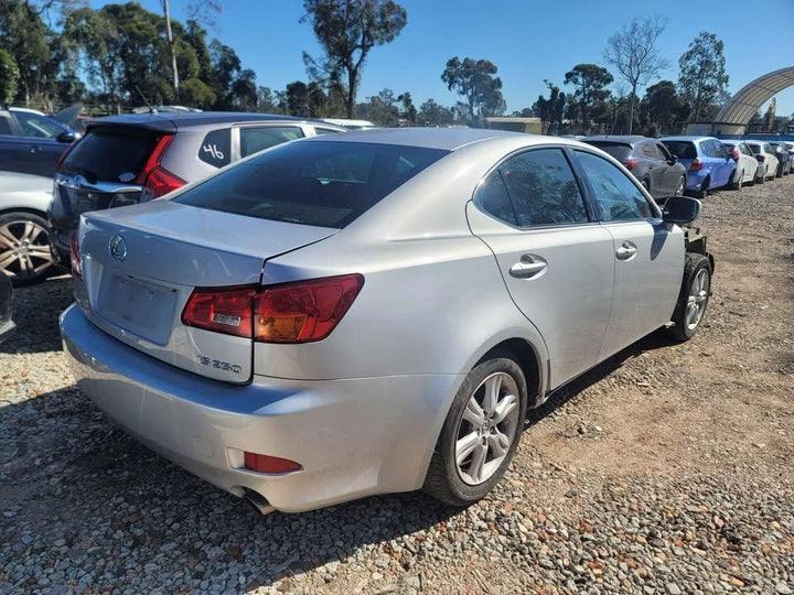 2007 IS GSE20R - Wiper Motor PN: 8511026220