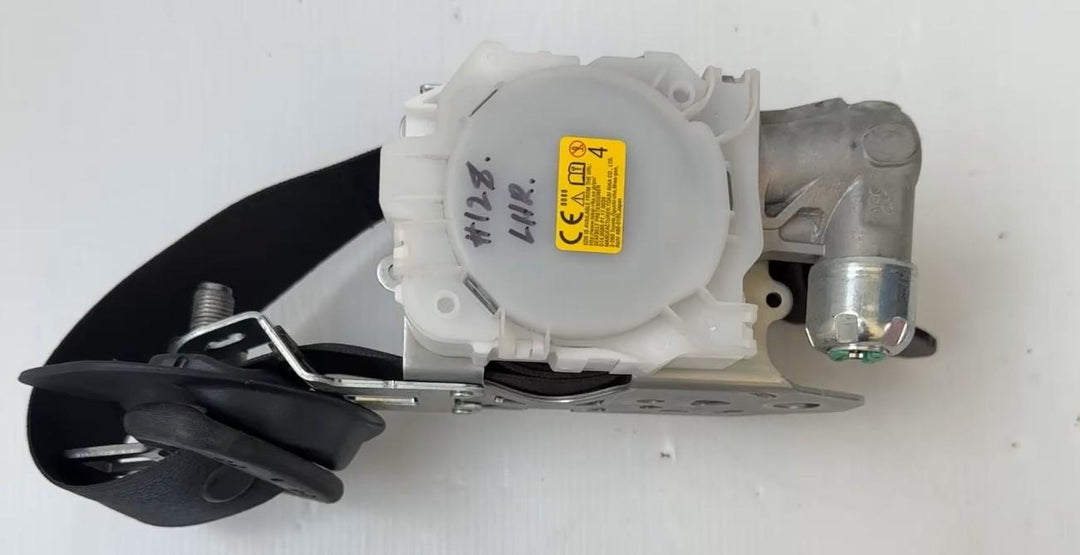 -
  
  Toyota
  Corolla
  Hybrid
  Left Rear Seat Belt
  7BB300P