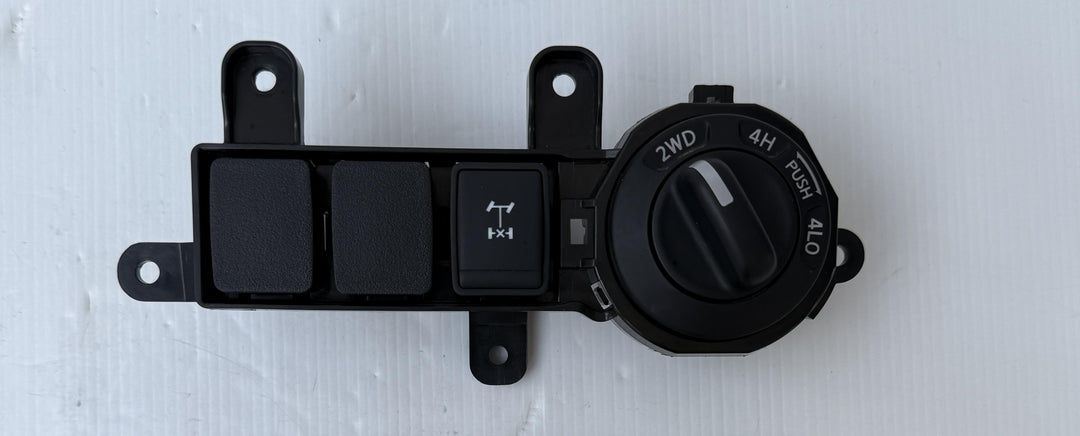 2015 -
  2021
  Nissan
  Navara
  ST
  4WD Engagement Switch