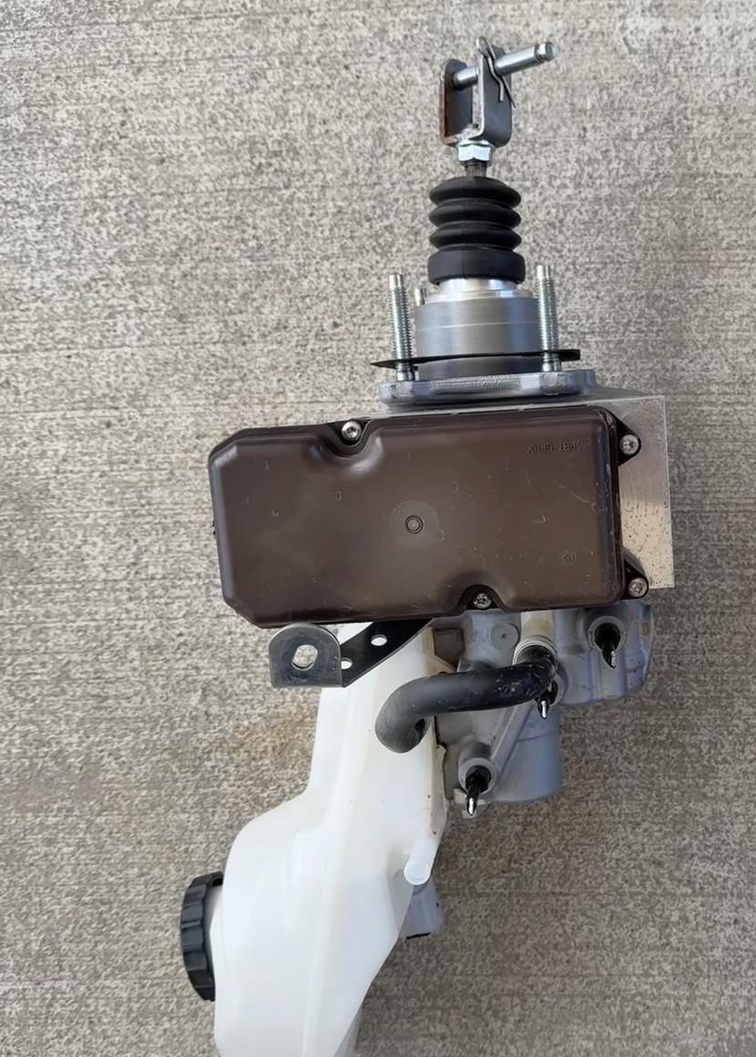 -
  
  Toyota
  Corolla
  Hybrid
  Brake Booster
  4721012530