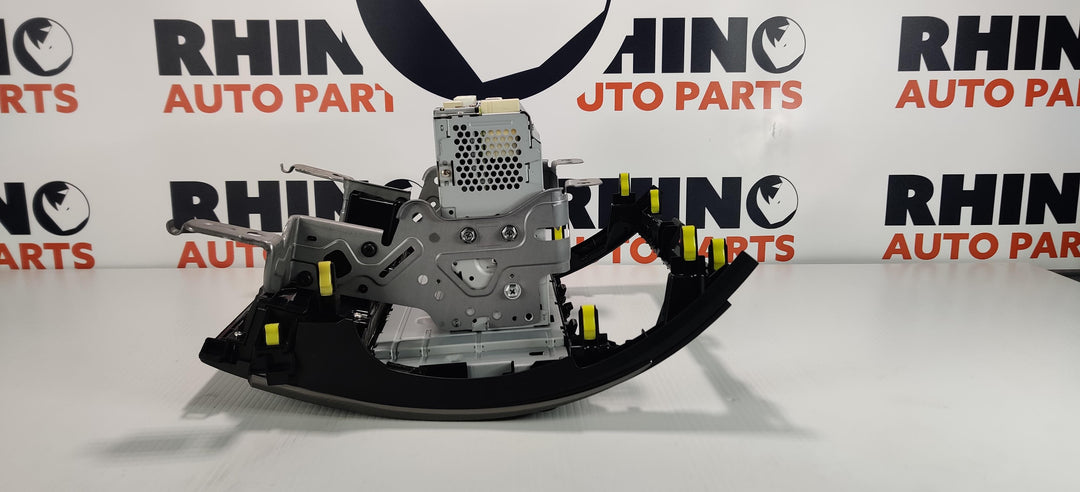 2015 -
  2017
  Toyota
  Camry
  Atara SL
  Stereo Head Unit
  8610006422