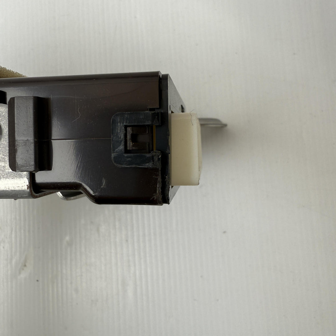 -
  
  Lexus
  GS300
  
  Left Rear Door Control Module
  8922530040