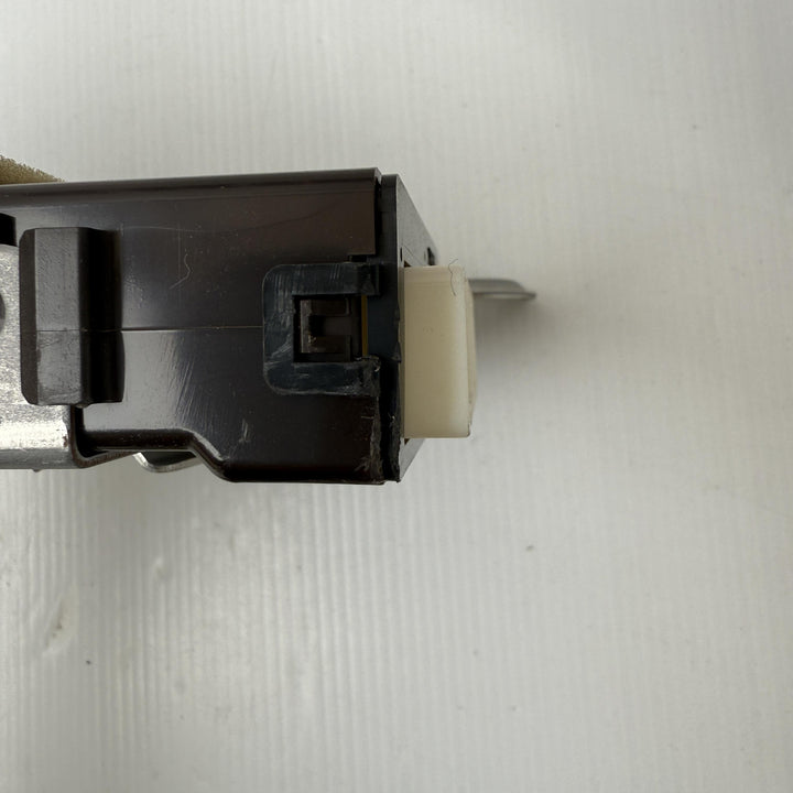 -
  
  Lexus
  GS300
  
  Left Rear Door Control Module
  8922530040