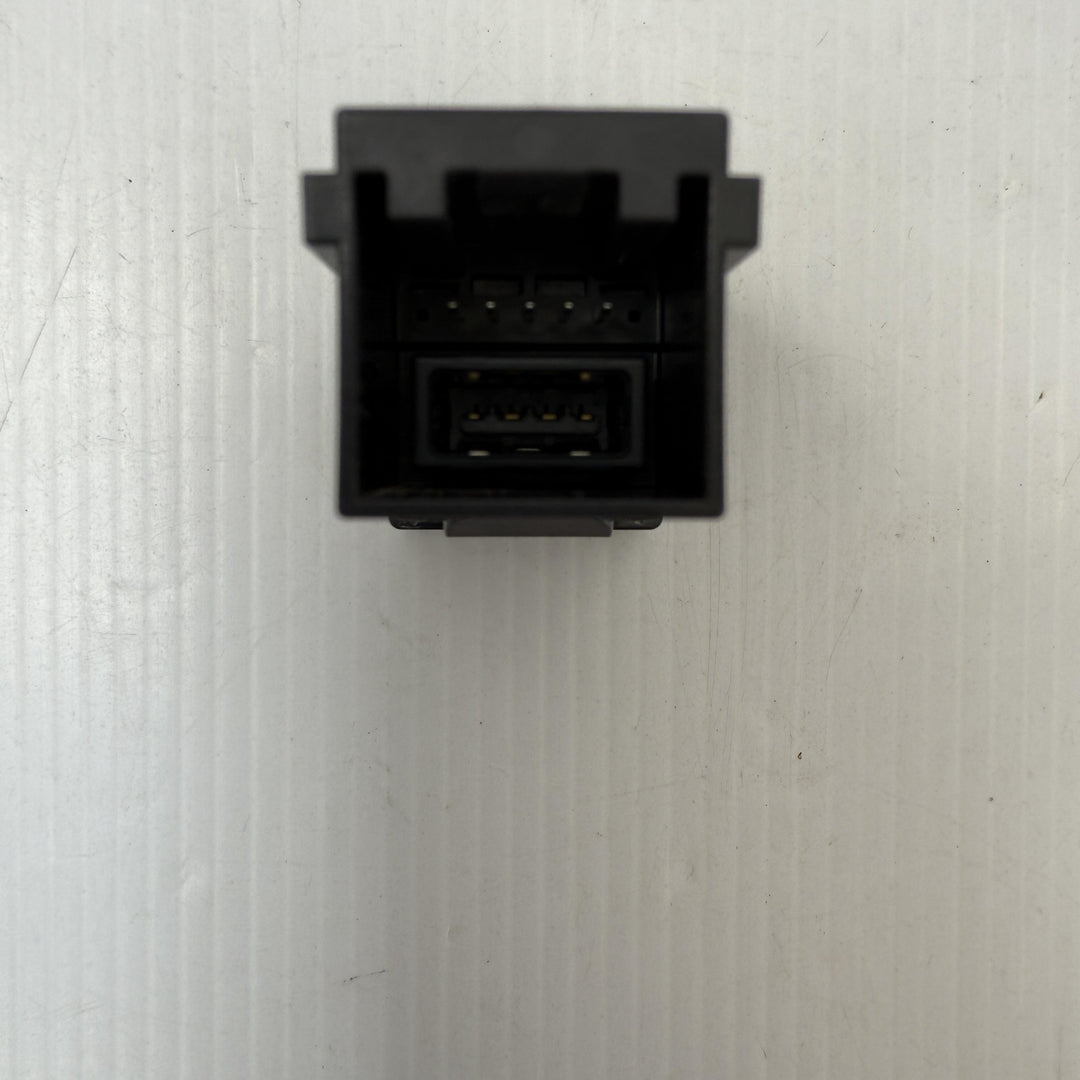 -
  
  Toyota
  Corolla
  Hybrid
  USB Charger Port