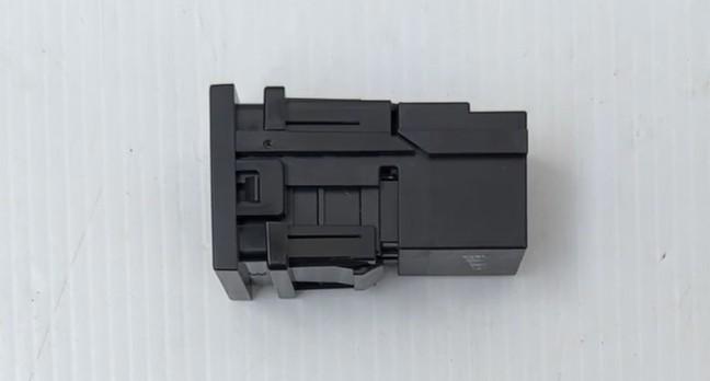 -
  
  Toyota
  Corolla
  Hybrid
  USB Charger Port