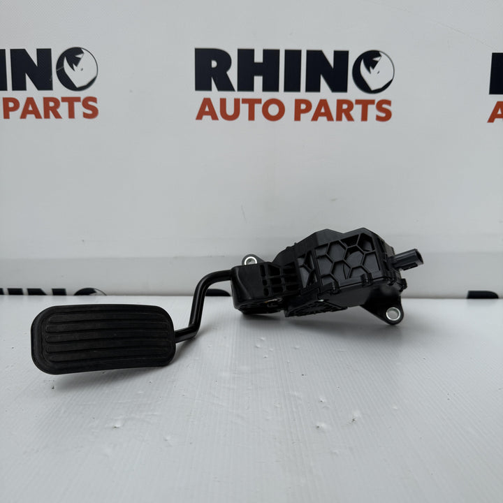 -
  
  Toyota
  Corolla
  Hybrid
  Accelerator Pedal
  7811012091
