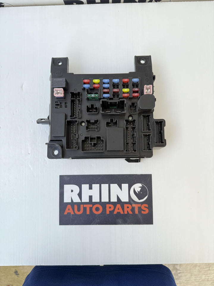 -
  
  Mitsubishi
  Lancer
  
  Interior Fuse Box
  L8637003A