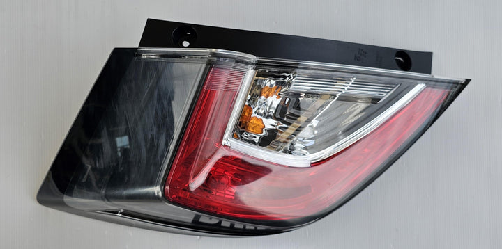 2017 -
  2021
  Honda
  Civic
  VTiLX
  Left Taillight