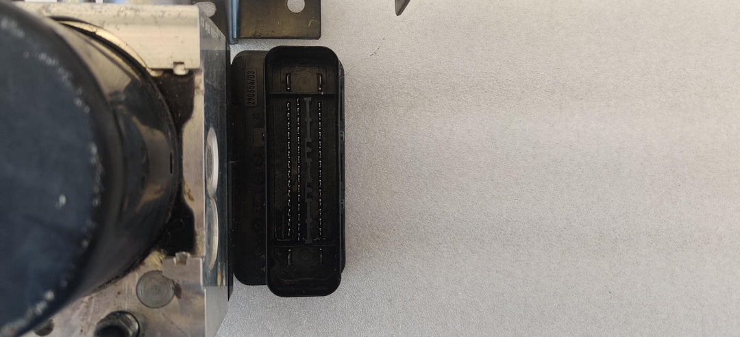 2005 -
  2015
  Nissan
  Navara
  STX
  ABS Pump/Modulator
  476605X70E
