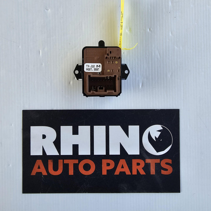 2016 -
  2021
  Honda
  Civic
  VTiLX
  Mirror Adjuster Switch
  T7AJ110M