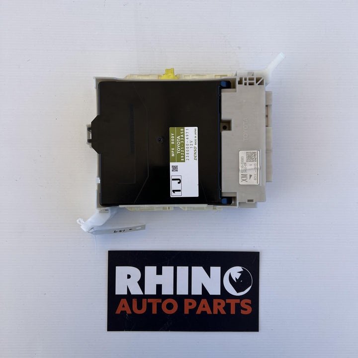 2016 Toyota Camry XV50 - Electronic Module PN: 8922133A50
