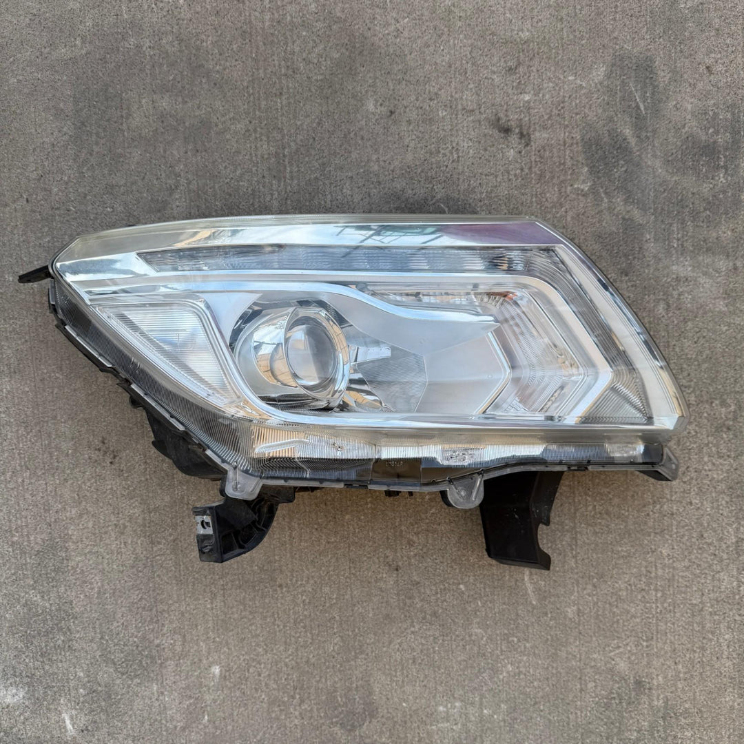 2015-2020 Nissan Navara - Right Headlight