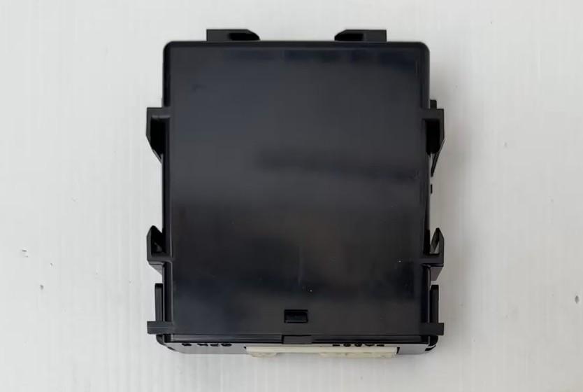 -
  
  Toyota
  Corolla
  Hybrid
  Wiper Relay
  8594012230