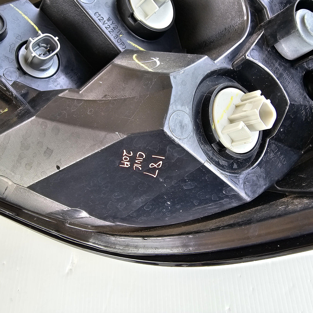 2017 -
  2021
  Honda
  Civic
  VTiLX
  Left Taillight