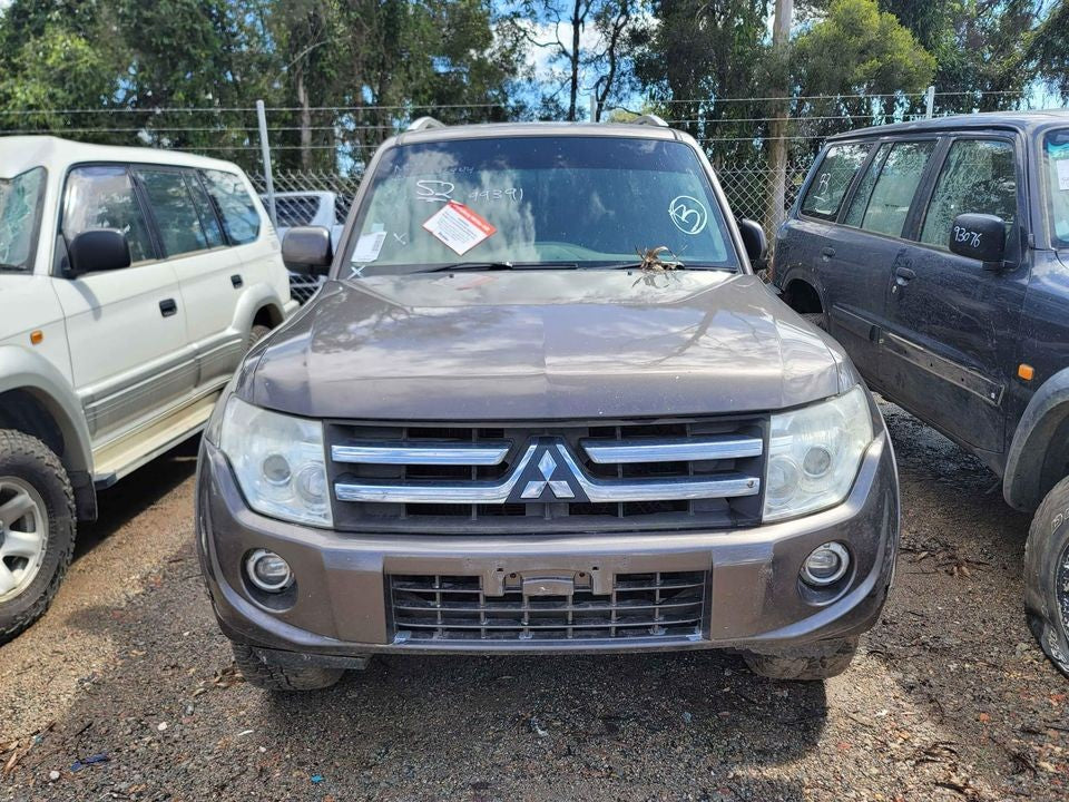 2006 -
  2018
  Mitsubishi
  Pajero
  GLX
  Left Door Mirror