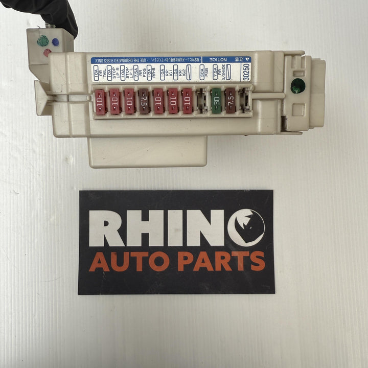 -
  
  Lexus
  GS300
  
  Interior Fuse Box
  8267030250