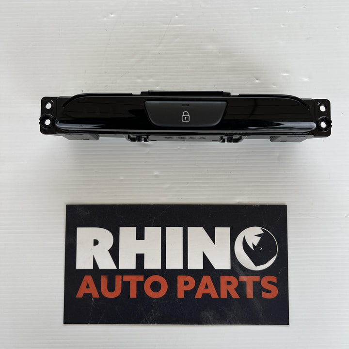 2017 -
  2025
  Hyundai
  i30
  Elite
  Seatbelt Light
  93770G3060