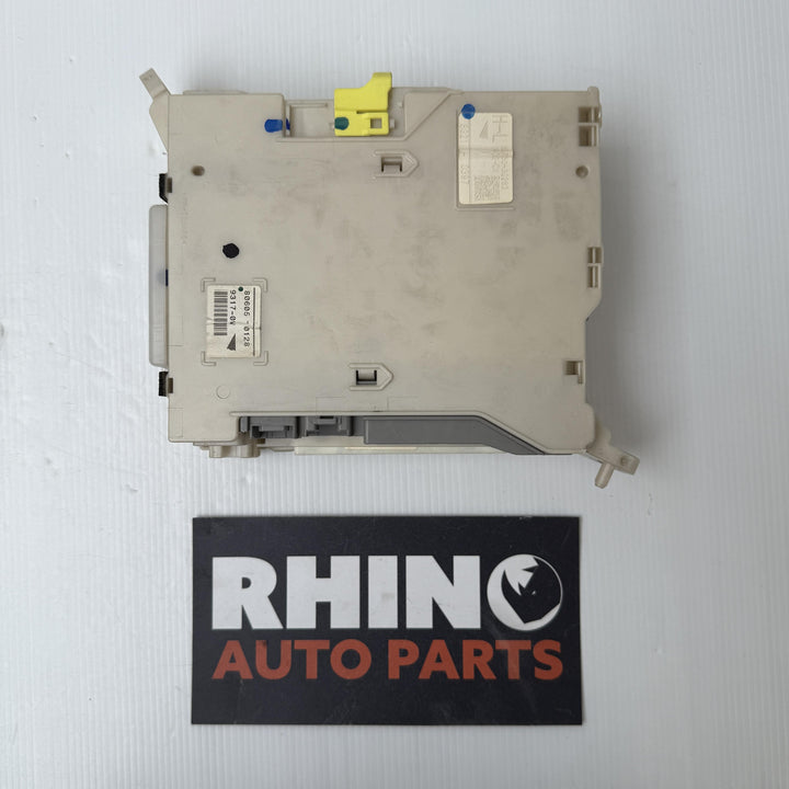 -
  
  Lexus
  GS300
  
  Fuse Box
  8273030283