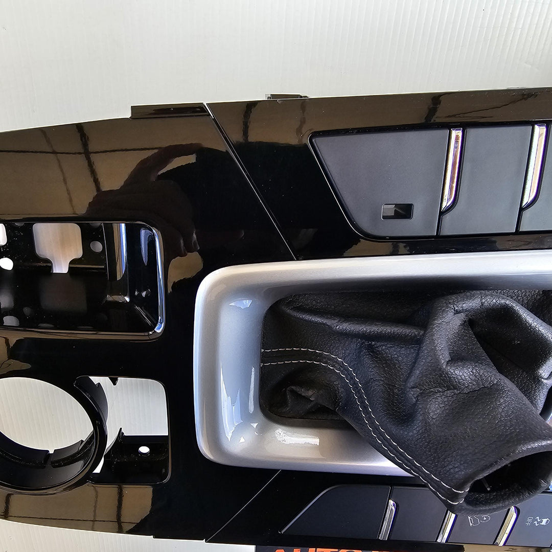 2022 Isuzu MU-X - Shifter Surround