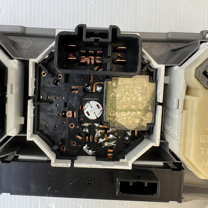 2007 -
  2012
  Toyota
  Corolla
  
  Heater/AC Controls
  5540612410
