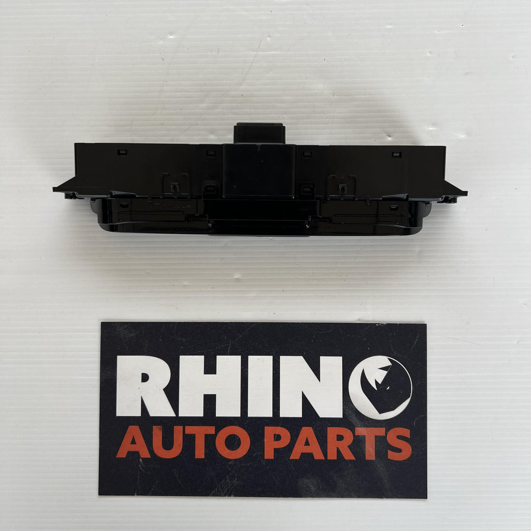 2017 -
  2025
  Hyundai
  i30
  Elite
  Seatbelt Light
  93770G3060