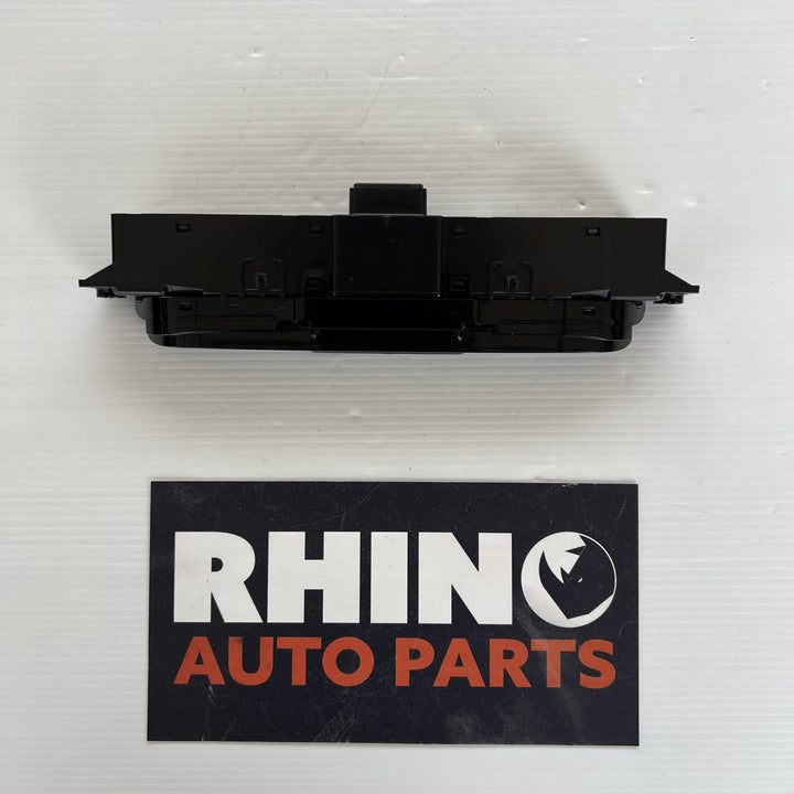 2017 -
  2025
  Hyundai
  i30
  Elite
  Seatbelt Light
  93770G3060