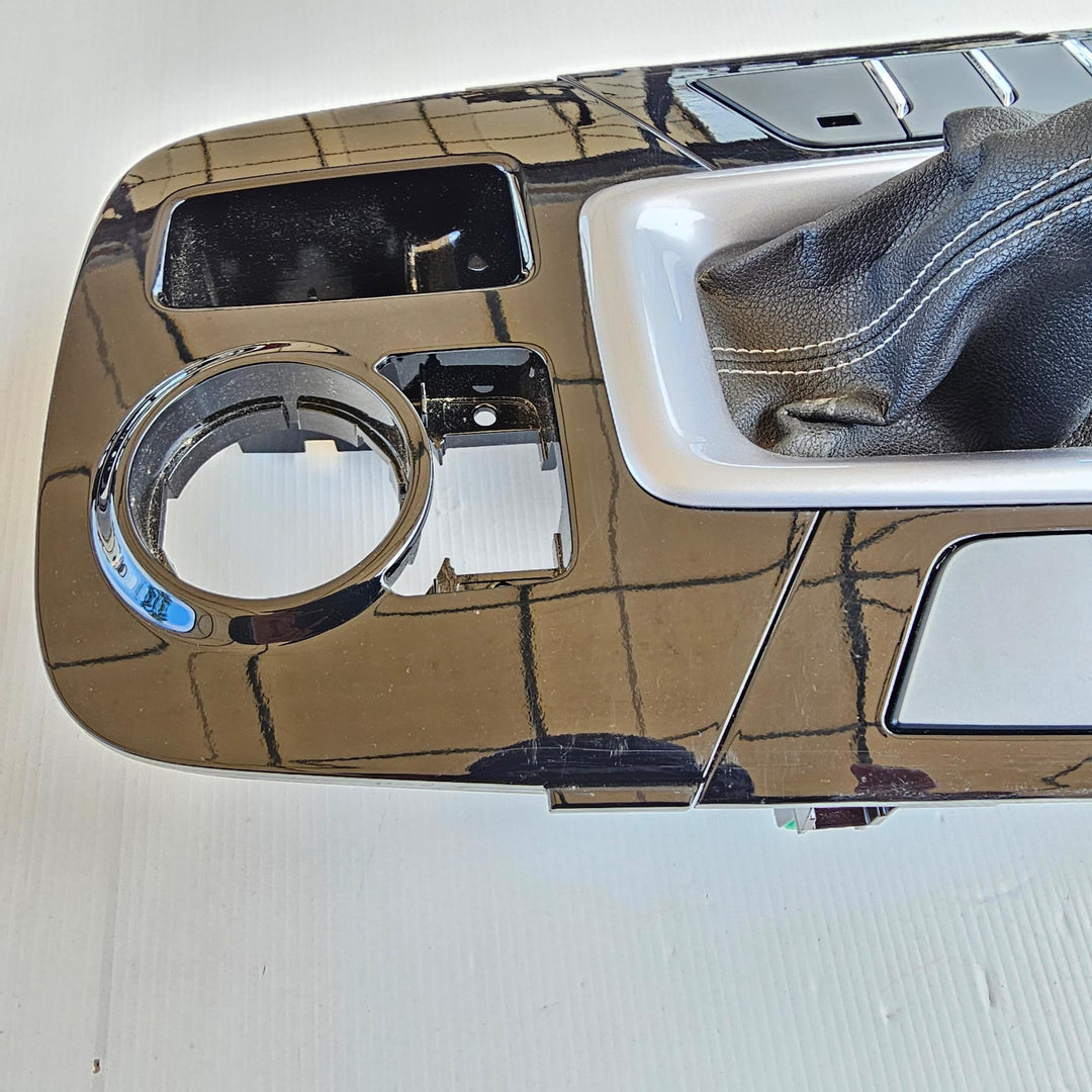 2022 Isuzu MU-X - Shifter Surround