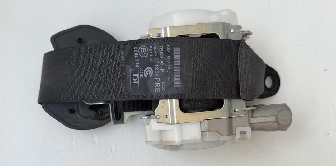 -
  
  Toyota
  Corolla
  Hybrid
  Left Rear Seat Belt
  7BB300P