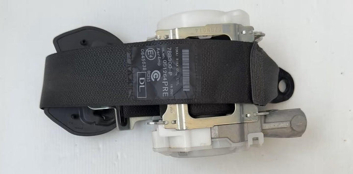 -
  
  Toyota
  Corolla
  Hybrid
  Left Rear Seat Belt
  7BB300P