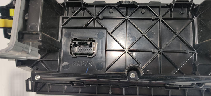 2015 -
  2017
  Toyota
  Camry
  Atara SL
  Stereo Head Unit
  8610006422