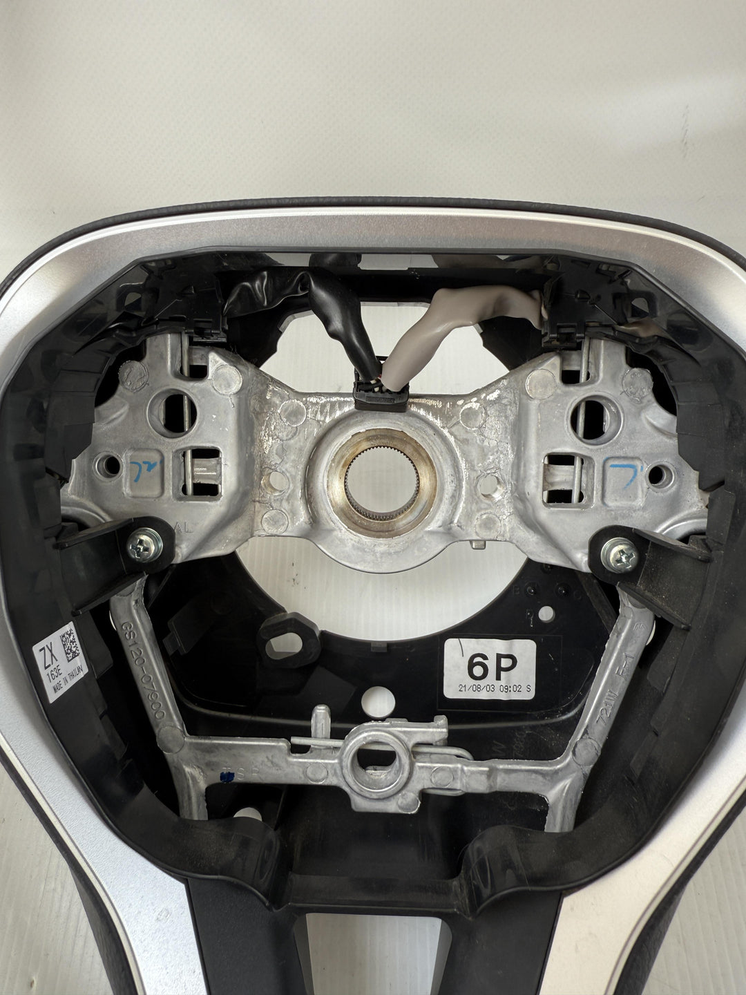 -
  
  Toyota
  Corolla
  Hybrid
  Steering Wheel