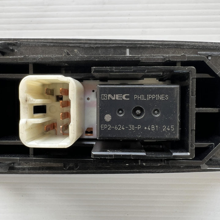 2004 Lexus IS200 E10 - Left Front Window Switch