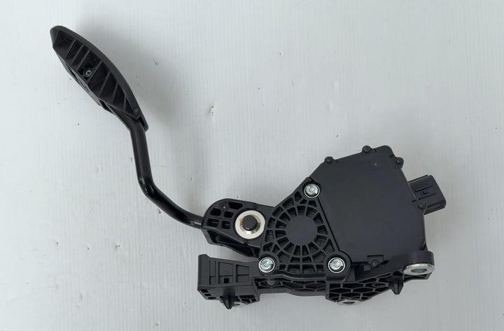 -
  
  Toyota
  Corolla
  Hybrid
  Accelerator Pedal
  7811012091