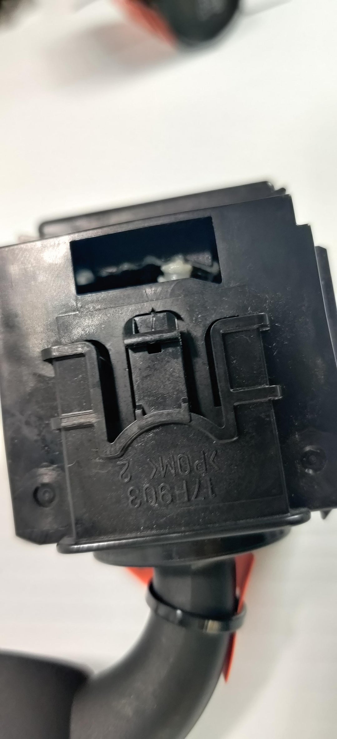 -
  
  Mazda
  Mazda3
  Maxx
  Wiper Switch
  K03117F901