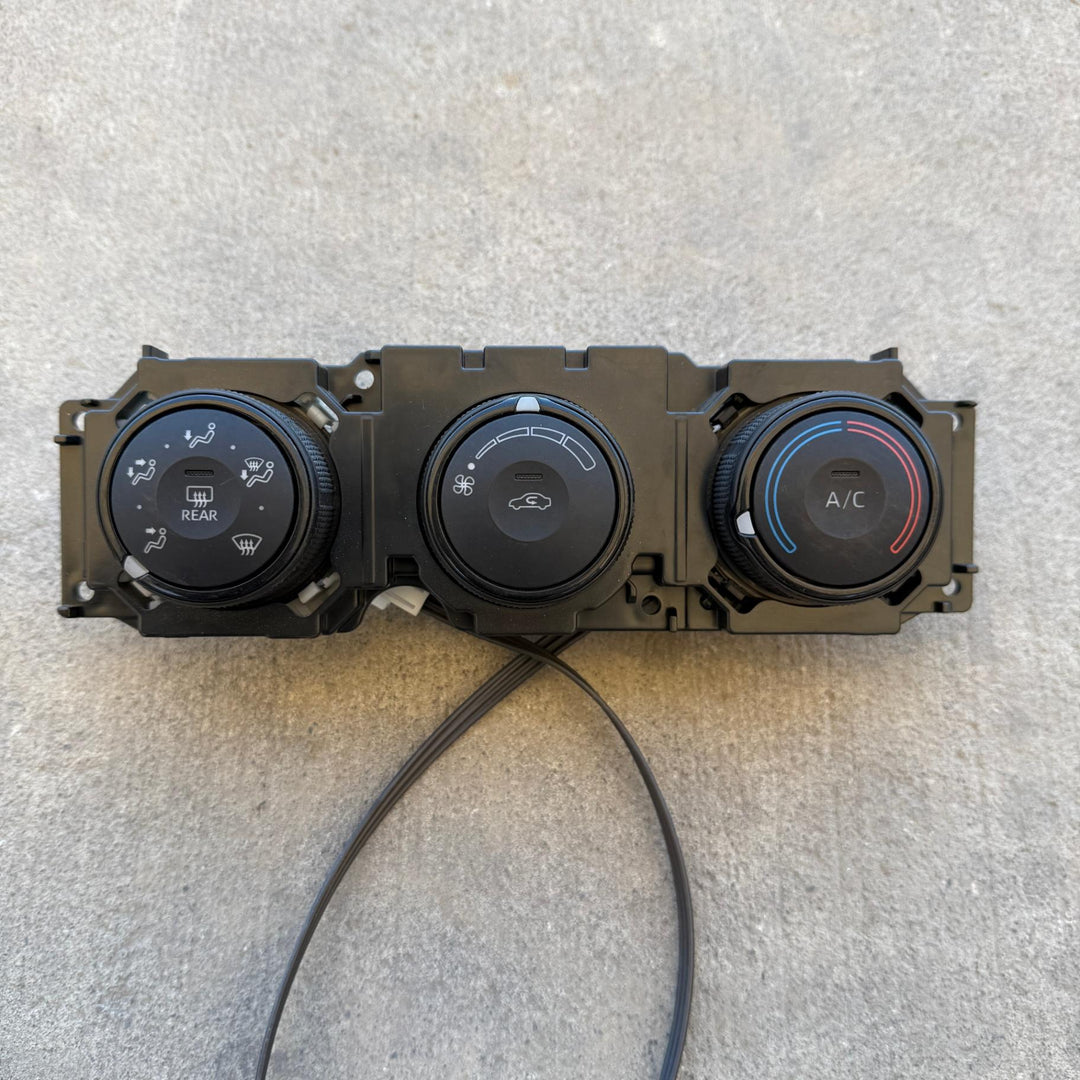 2021 Toyota Hiace - Heater/AC Controls PN: 5547326020