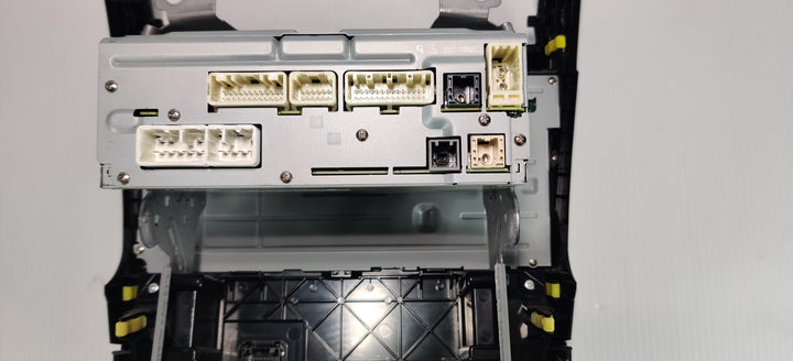 2015 -
  2017
  Toyota
  Camry
  Atara SL
  Stereo Head Unit
  8610006422