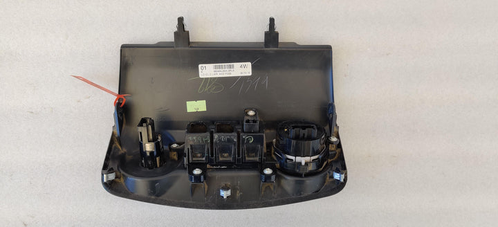 2015 -
  2025
  Nissan
  Navara
  
  4WD Engagement Switch
  682464JA0A