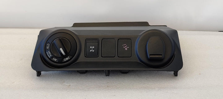 2015 -
  2025
  Nissan
  Navara
  
  4WD Engagement Switch
  682464JA0A