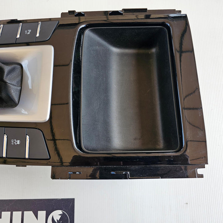 2022 Isuzu MU-X - Shifter Surround