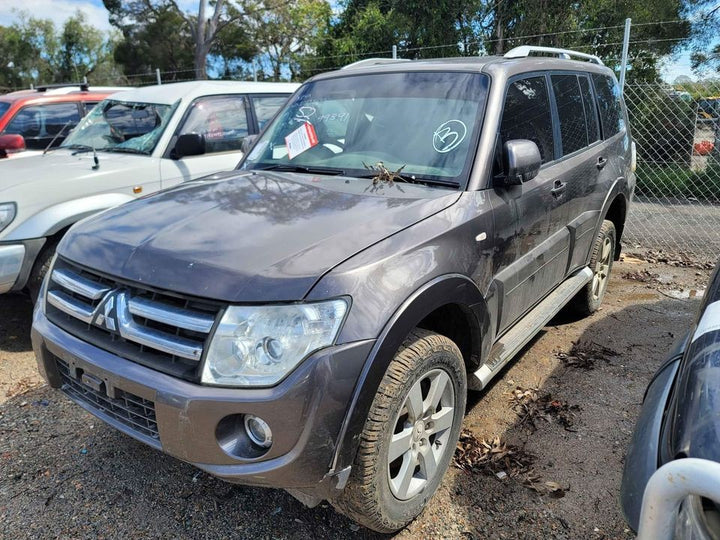 2006 -
  2018
  Mitsubishi
  Pajero
  GLX
  Left Door Mirror