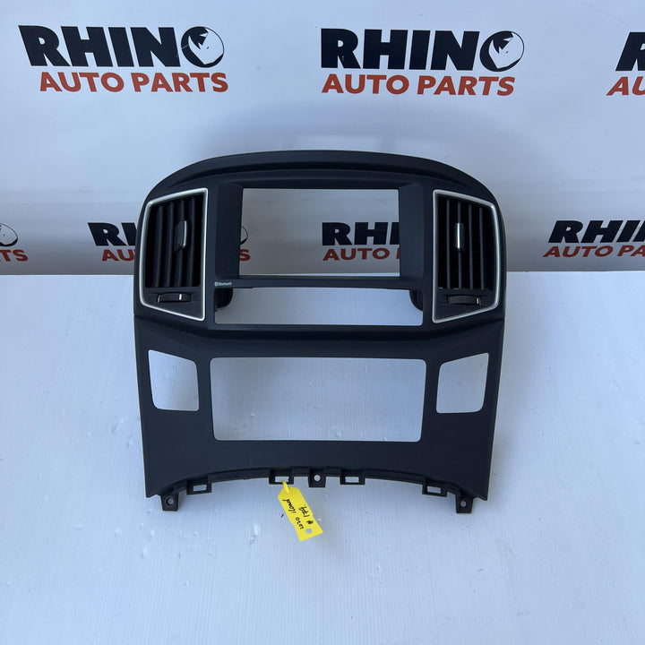 2007 -
  2021
  Hyundai
  iLoad
  Cargo
  Stereo Facia
  847404H200