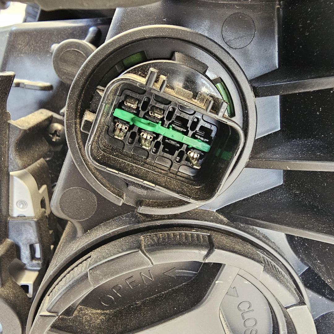 2023 Hyundai i30 - Right Headlight PN: 92190G3200