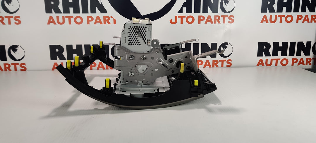 2015 -
  2017
  Toyota
  Camry
  Atara SL
  Stereo Head Unit
  8610006422