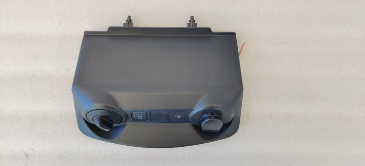 2015 -
  2025
  Nissan
  Navara
  
  4WD Engagement Switch
  682464JA0A