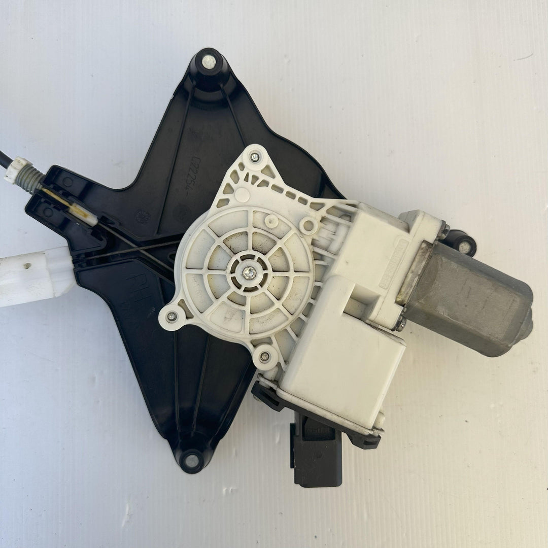 2015 -
  2023
  Ford
  Mustang
  
  Right Front Window Regulator/Motor
  0586801701